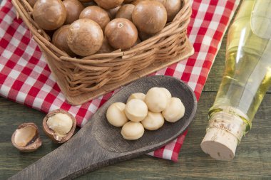 Macadamia fındık ve petrol