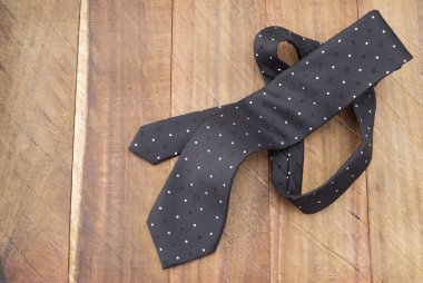ahşap arka plan üzerinde Aksesuar mens kravat