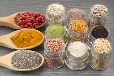 Süper gıdalar. Moringa, acai, chia, zerdeçal, tohum, çikolata, kakao, ayçiçeği, sorgum, darı unu.