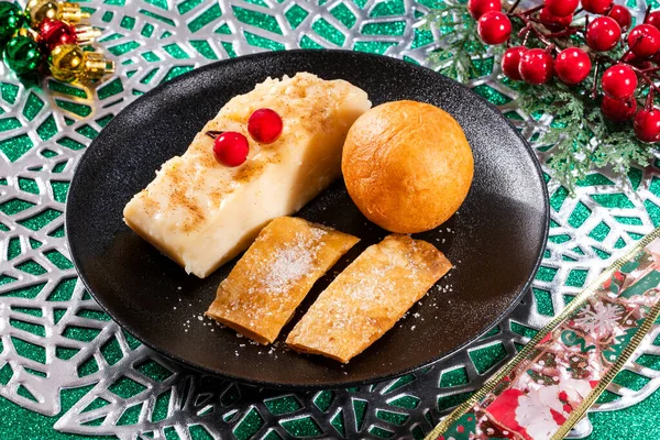 Bunuelos Natilla Hojuelas Colombian Cuisine Christmas Tradition — Stock Photo, Image