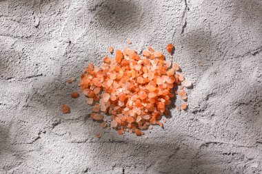 Himalaya pembe tuz kristalleri, Pakistan 'dan toz kırmızı kaya tuzu