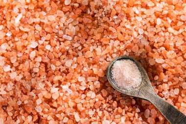 Himalaya pembe tuz kristalleri, Pakistan 'dan toz kırmızı kaya tuzu