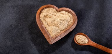 Lepidium meyenii Ahşap kasede Maca tozu