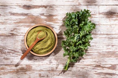 Kıvırcık lahana yaprakları ve pudra - Brassica oleracea var.