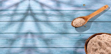 Kabızlığı azaltmak için kuru psiko kabuk lifleri.