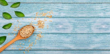 Tahta kaşıkta inci arpa - Hordeum vulgare