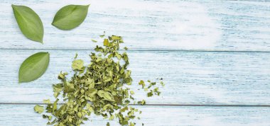 Organik kurutulmuş moringa yaprakları - Moringa oleifera