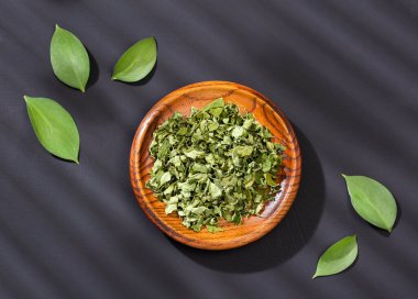 Organik kurutulmuş moringa yaprakları - Moringa oleifera