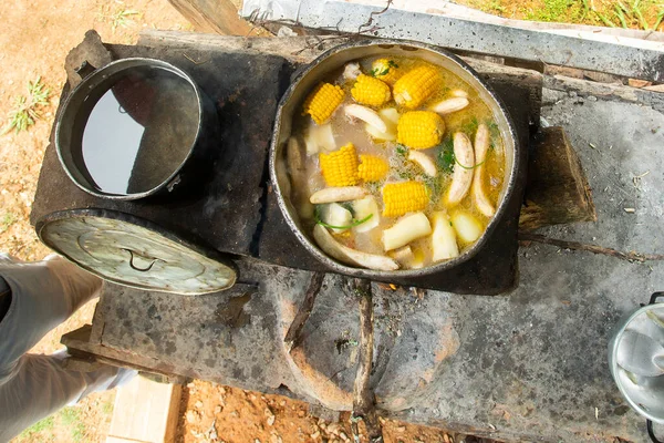 Sancocho Typické Kolumbijské Jídlo Kamnech Dřevo — Stock fotografie
