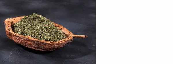 Foglie Dragoncello Organico Essiccato Ciotola Legno Artemisia Dracunculus — Foto Stock