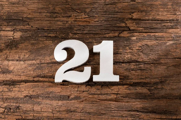 21人 素朴な背景に白い木製の番号 — ストック写真