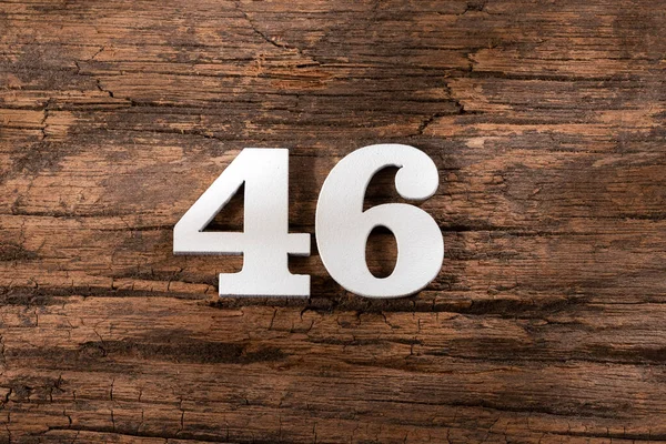 Nummer Sechsundvierzig Weißes Stück Auf Rustikalem Holzhintergrund — Stockfoto