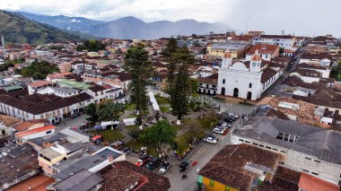 Aguadas, Caldas, Kolombiya. 5 Ekim 2025. İHA görüntüsü. Bölümün kuzeyinde bir belediye bulunmaktadır..