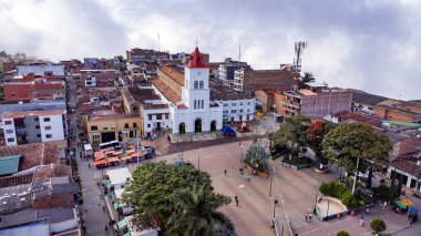 Santa Barbara, Antioquia, Kolombiya. 5 Ekim 2025. Santa Barbara Kilisesi, Katolik Kilisesi