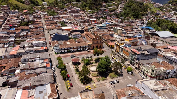 Riosucio, Caldas, Kolombiya. 7 Ekim 2025. İnsansız hava aracı ile hava görüntüsü. 54.078 nüfuslu belediye.