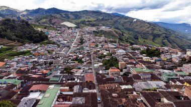 Aguadas, Caldas, Kolombiya. 5 Ekim 2025. Deniz seviyesinden 2,214 metre yükseklikteki bir dronun hava görüntüsü..