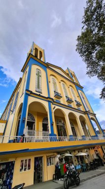 Aranzazu, Caldas, Kolombiya. 6 Ekim 2025. Katolik cemaati kasabanın ana parkında yer alıyor.