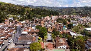 El Penol, Antioquia, Kolombiya. 12 Ağustos 2025. Bir İHA 'nın hava görüntüsü. Belediye nüfusu 22.448.