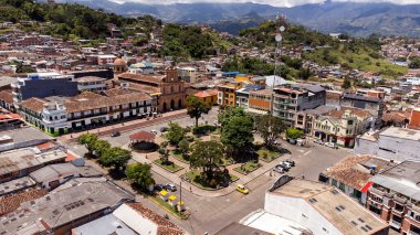 Riosucio, Caldas, Kolombiya. 7 Ekim 2025. İnsansız hava aracı ile hava görüntüsü. Departmandaki 27 belediyeden biridir..