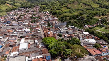 Supia, Caldas, Kolombiya. 7 Ekim 2025. Hava aracı görüntüsü. 29 bin 990 nüfuslu belediye.