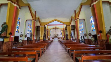 Filadelfia, Caldas, Kolombiya. 7 Ekim 2025. Katolik cemaati kasabanın ana parkında yer alıyor.