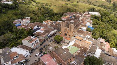Yali, Antioquia, Kolombiya. 19 Ekim 2025. İHA 'nın hava görüntüsü, 23 derece santigrat derece..