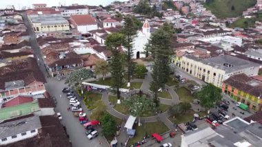 Aguadas, Caldas, Kolombiya. 5 Ekim 2025. Hava aracı görüntüsü. Belediye nüfusu 23 bin 649..