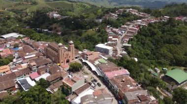 Yali, Antioquia, Kolombiya. 19 Ekim 2025. Andes 'in merkezinde yer alan dağlık bir belediyedir..