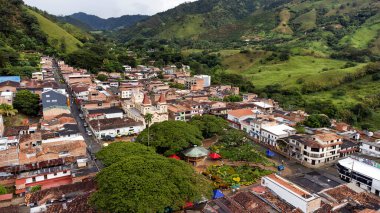 Hispania, Antioquia, Kolombiya. 8 Ekim 2025. Panoramik dron görüntüsü. Belediye Medellin 'e 94,5 km uzaklıkta..