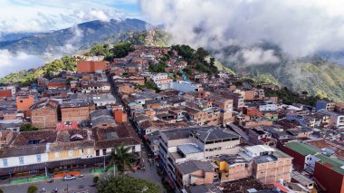 Santa Barbara, Antioquia, Kolombiya. 5 Ekim 2025. Hava aracı görüntüsü. Departmandaki 125 belediyeden biridir..