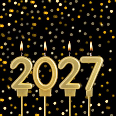 Mutlu yıllar 2027 - Mumlar yanan numaralar şeklinde