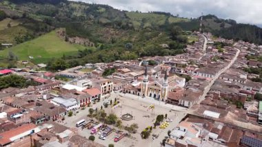 Abejorral, Antioquia, Kolombiya. 15 Ekim 2025. Panoramik dron görüntüsü. Belediye Medellin 'e 86.6 km uzaklıkta..