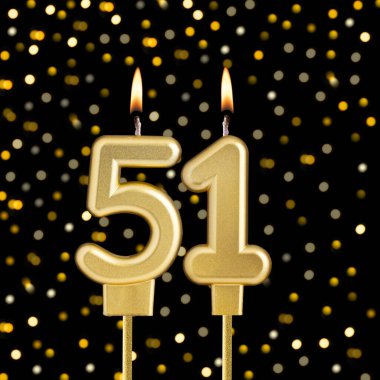 Bulanık ışıklı siyah arka planda 51 numara - soyut bulanık ışıklı doğum günü kartı