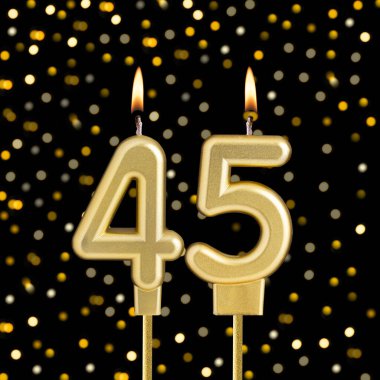 Bulanık ışıklı siyah arka planda 45 numara - soyut bulanık ışıklı doğum günü kartı