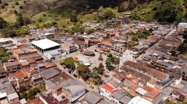 Guadalupe, Antioquia, Kolombiya. 29 Aralık 2025. Hava aracı görüntüsü. Deniz seviyesinden 1,875 metre yükseklikte..