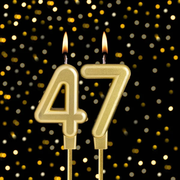 Bulanık ışıklı siyah arka planda 47 numara - soyut bulanık ışıklı doğum günü kartı