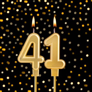 Bulanık ışıklı siyah arka planda 41 numara - soyut bulanık ışıklı doğum günü kartı