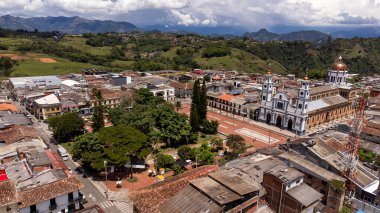 Riosucio, Caldas, Kolombiya. 7 Ekim 2025. İnsansız hava aracı ile hava görüntüsü. 54.078 nüfuslu belediye.