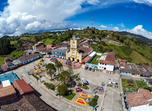 Mezopotamya, La Union, Antioquia, Kolombiya. 15 Ocak 2026. Hava aracı görüntüsü, deniz seviyesinden 2,314 metre yukarıda..