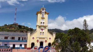 Mezopotamya, La Union, Antioquia, Kolombiya. 15 Ocak 2026. Kilise tarihi 1859 yılına dayanan tarihi bir kilisedir..