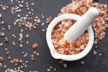 Saf, ince Himalaya tuzu, pembe kristaller..