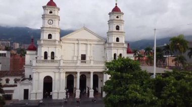 Envigado, Antioquia, Kolombiya. 8 Şubat 2026. Santa Gertrudis Kilisesi Kolombiya 'da bir Katolik kilisesidir..