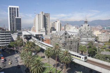 Medellin, Kolombiya 28 Temmuz 2015. Şehirde Metro toplu taşıma.