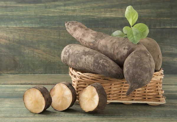 Yacon Cordillera de los Andes sıcak ve ılıman bölgelerde ekili bir yumru olduğunu.