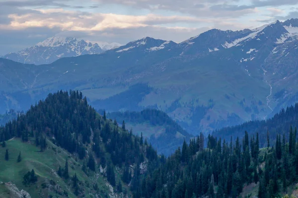 Долина Кумрат Прекрасні Ландшафтні Гори — стокове фото