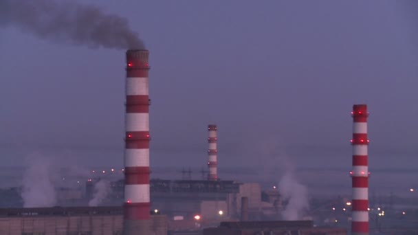 Ecological situation of municipal landscape of territory of smoke-screen — Stock Video
