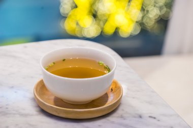 bir kasede miso çorbası