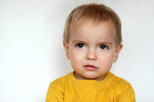 Emotionele indoor portret — Stockfoto