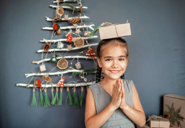 Happy Girl Holding Present Box Original Alternative Christmas Tree Made — Stock Photo, Image