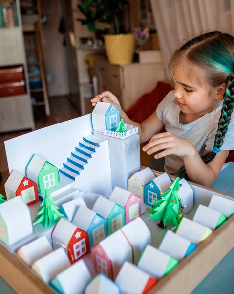 Origami Takvimi Noel Köyü Kağıt Işleri Şirin Bir Kız Içinde — Stok fotoğraf